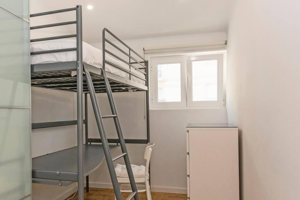 Apartment Near The Beach With Big Terrace Setúbal Buitenkant foto